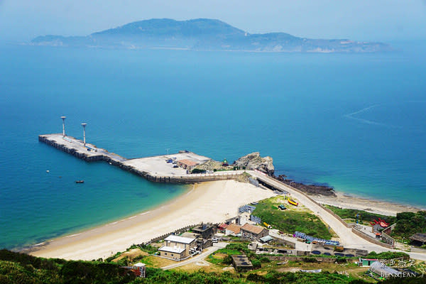 馬祖旅遊: 低碳漫遊-離島中的離島-東莒島-從白天美到黑夜，沙灘挖花蛤，最難忘藍眼淚