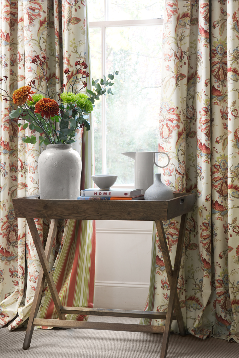 Use contrasting prints for curtain lining