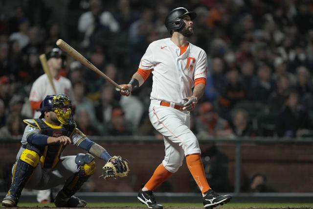 Giants' Johnny Cueto has start pushed back to Monday due to sore hip