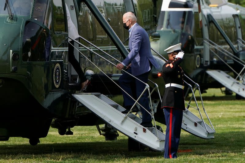 El presidente de Estados Unidos, Joe Biden, aborda el Marine One hacia Wilmington, Delaware, desde la Casa Blanca