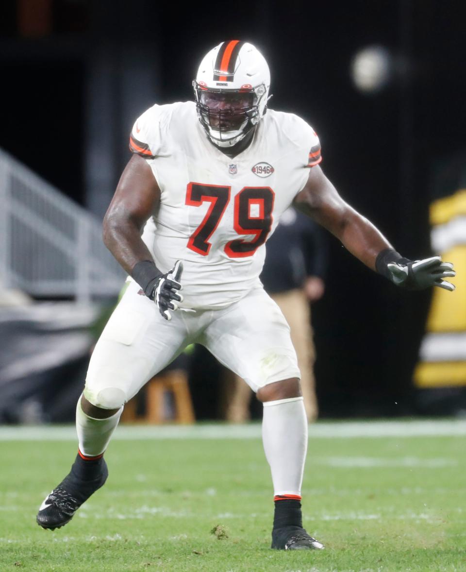 Cleveland Browns offensive tackle Dawand Jones (79) pass blocks at the line of scrimmage against the Pittsburgh Steelers on Sept. 19 in Pittsburgh.