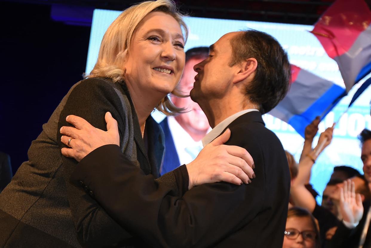 Marine Le Pen et robert Ménard  - PASCAL GUYOT / AFP