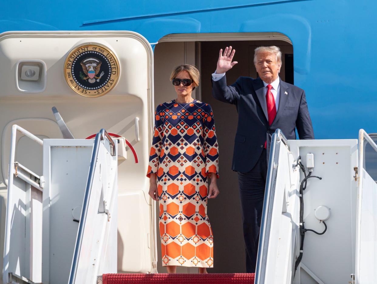 Donald Trump et  Melania Trump lors de leur arrivée en Floride le 20 janvier 2021 - Noam Galai - Getty Images via AFP