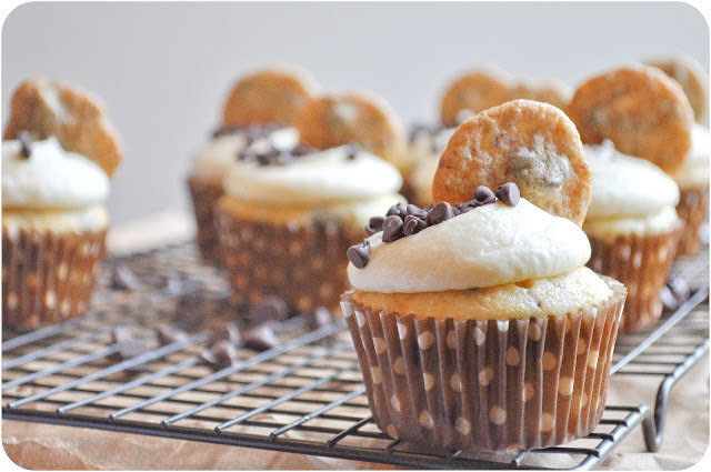 <strong>Get the <a href="http://lemon-sugar.com/2012/08/milk-cookies-cupcakes.html/" target="_blank">Milk and Cookie Cupcakes</a> recipe from Lemon Sugar</strong>