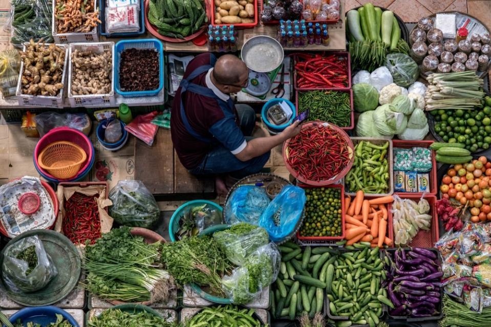 A vevdor waits for customers at the Siti Khadijah market in Kota Baru, Kelantan, October 12, 2023. The A-G also said subsidies involving cooking oil and food aid totalled to RM2.5 billion, an increase of RM1.4 billion or 135.5 per cent compared to 2021 (RM1 billion). — Picture by Firdaus Latif