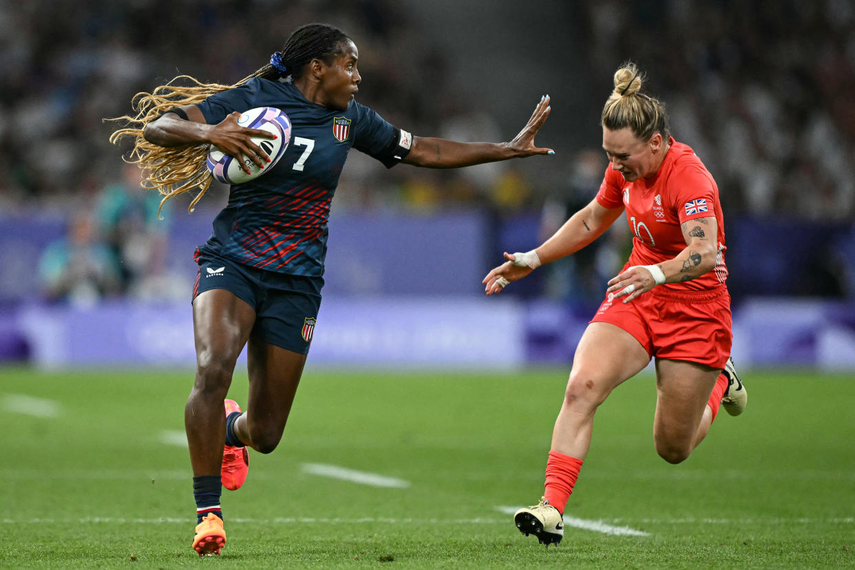 Naya Tapper prepares to lay a stiff arm on Great Britain's Meg Jones. (Carl De Souza/AFP via Getty Images)