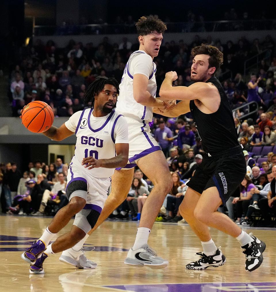 December 29, 2022; Phoenix, Ariz; USA; GCU guard Jovan Blacksher Jr (10) dribbles around a screen against CBU during a game at Grand Canyon University. 