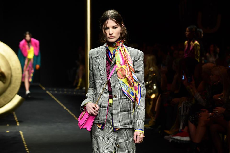 <p>Versace doesn’t just love a supermodel, they create them. The brand's fall 2019 runway had them all: Stephanie Seymour, Imaan Hammam, Kendall Jenner, <em>both</em> the Hadids, Kaia Gerber, Edie Campbell, Irina Shayk and Shalom Harlow. The list goes on. But the show had more than familiar faces-it was heavy with that familiar Versace vibe: scarf prints, leather harnesses, slinky silhouettes, all of it mined from the brand's own '90s archives. <br></p>