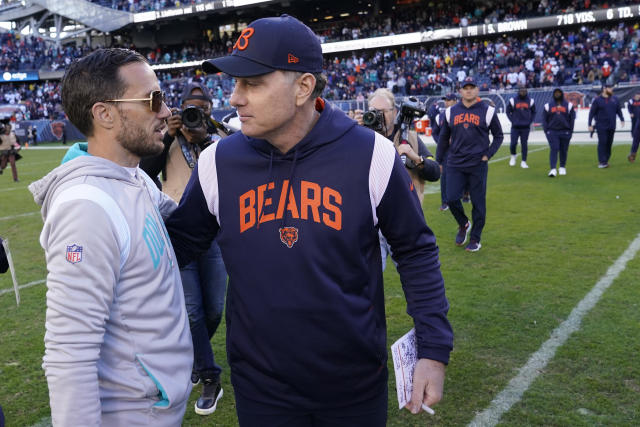 Chicago Bears quarterback Justin Fields talks the snap from center during  an NFL football game against the Miami Dolphins Sunday, Nov. 6, 2022, in  Chicago. (AP Photo/Charles Rex Arbogast Stock Photo - Alamy