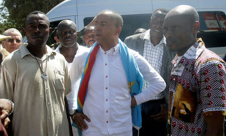 Democratic Republic of Congo's opposition Presidential candidate Moise Katumbi (C) stands with his supporters after riot police fired teargas canisters at them as they walked to the prosecutor's office over government allegations he hired mercenaries in a plot against the state, in Lubumbashi, the capital of Katanga province of the Democratic Republic of Congo, May 13, 2016. REUTERS/Kenny Katombe