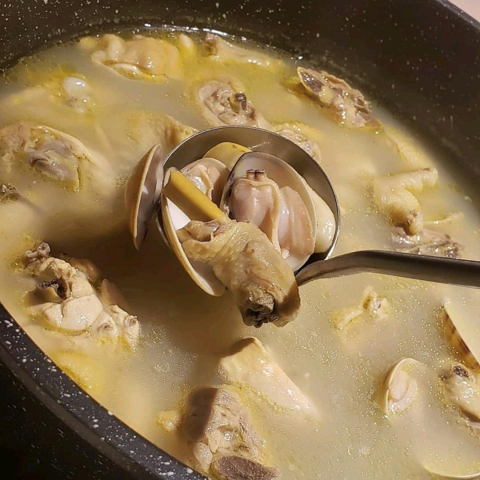 金銀蒜頭蛤蜊雞鍋