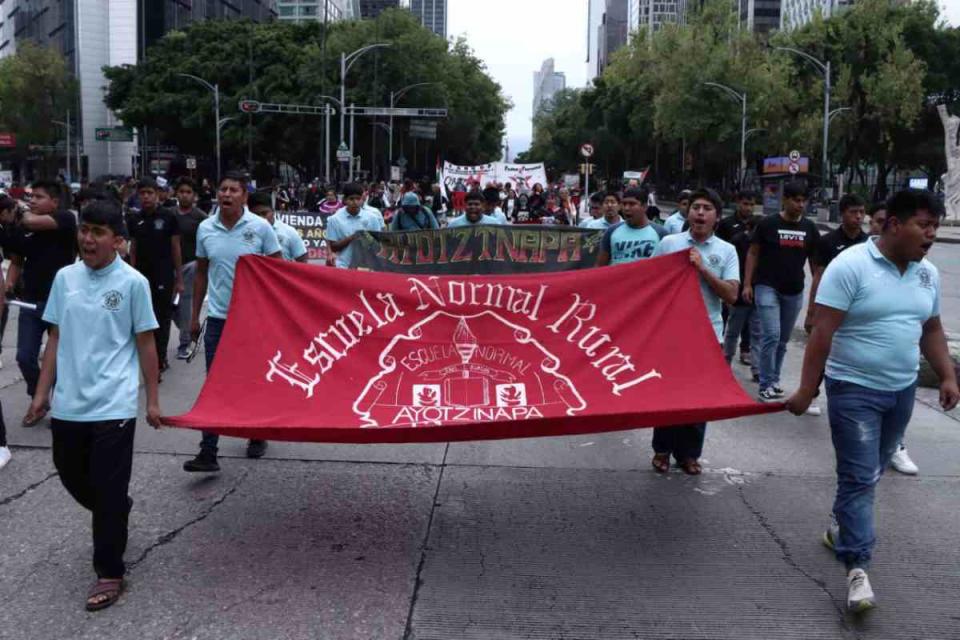 Marcha por desaparición de los 43 estudiantes de Ayotzinapa. Foto: Silvana Florees