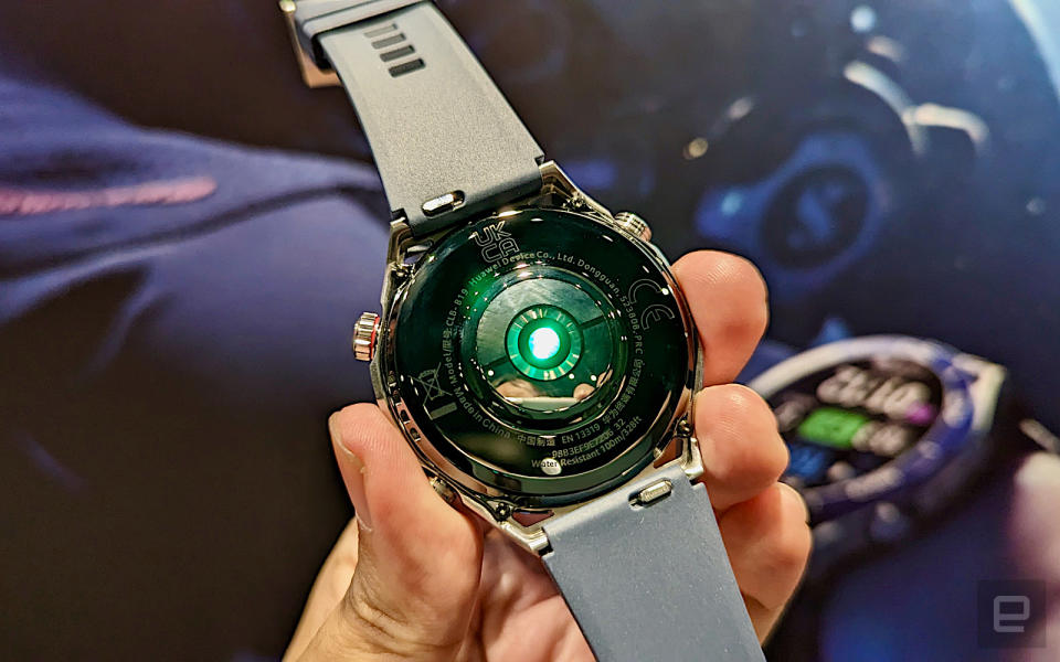 <p>Huawei Watch Ultimate</p>
