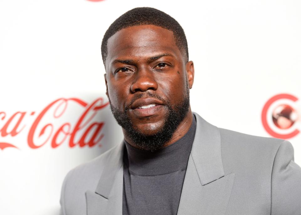 Kevin Hart returned to the stage for his first major appearance since a car crash left him badly injured several months ago.