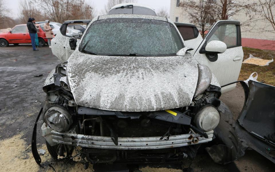 У Бєлгороді розбомбили розбиті автомобілі, що місцева влада назвала ударом українських військових