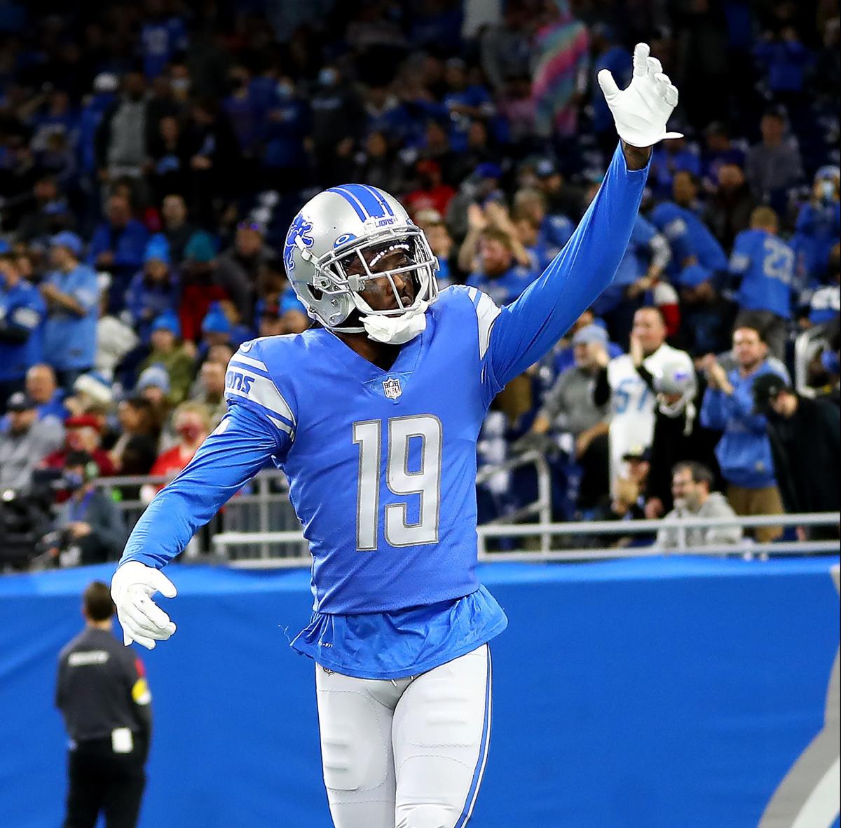 Lions defensive back Saivion Smith injured in game against Pats