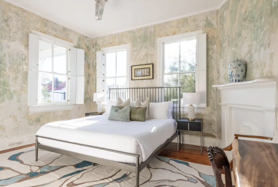 charleston airbnbs