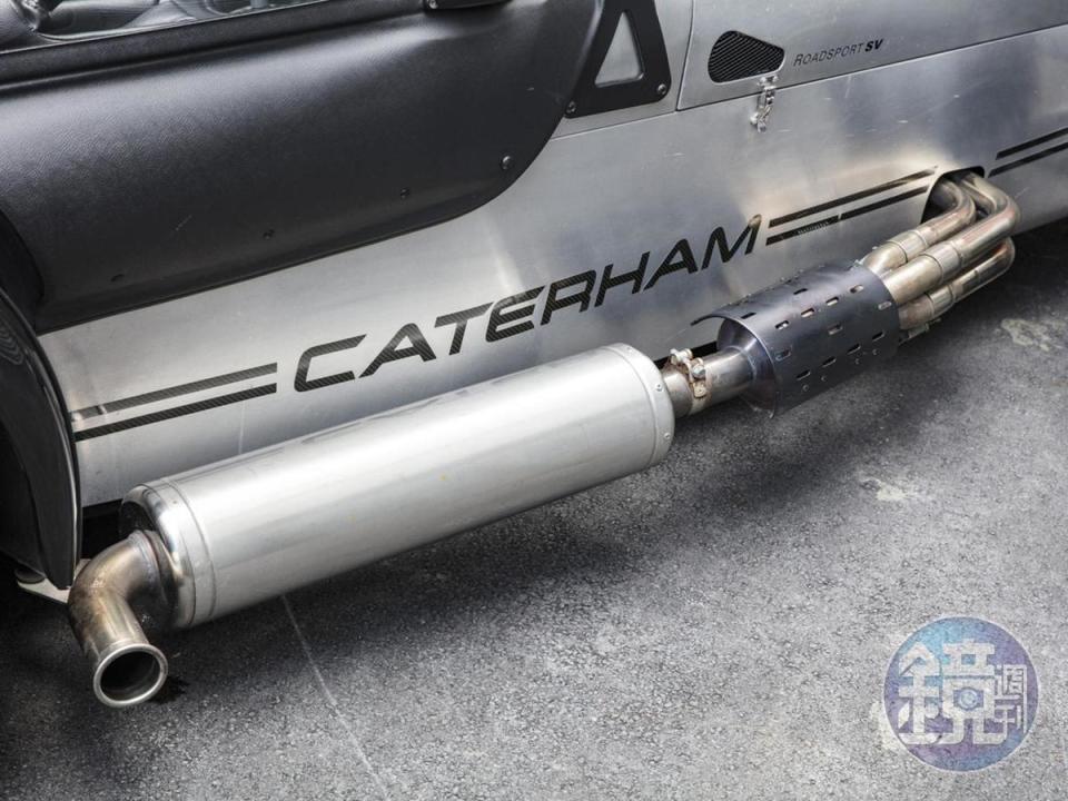 Caterham R275 SV Race Pack裝配FORD打造的1.6升4缸噴射引擎，Caterham R275 SV Race Pack有著最純粹的駕馭快感，並可依需求選配各式套件，如排氣管、車蓬等。