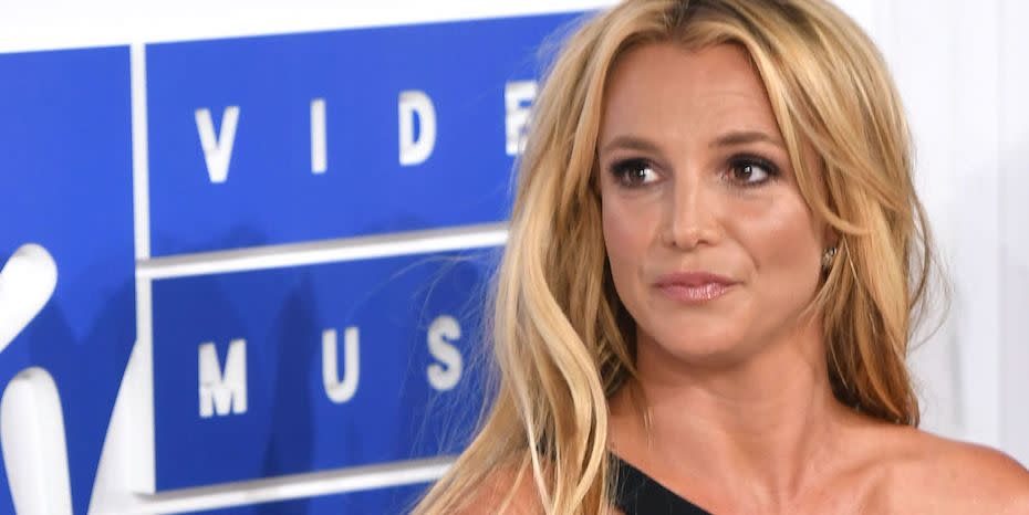 britney spears speaks out after fans call police to her house