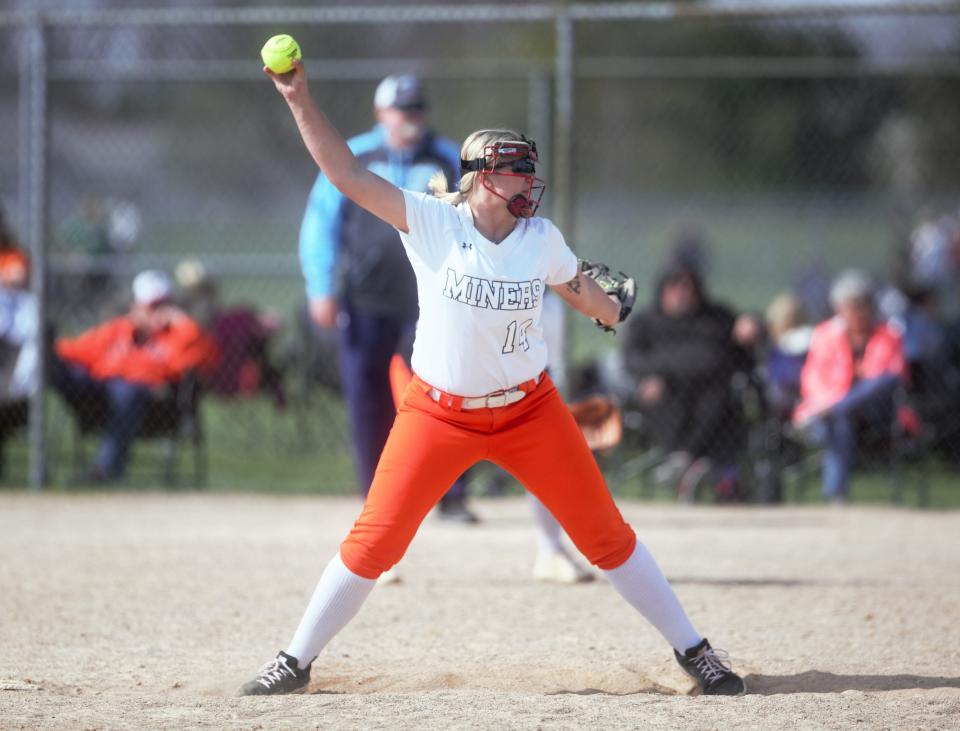 Gillespie's Emma Gipson pitches during a softball game against Stanford Olympia at University of Illinois Springfield on Saturday, March 30, 2024.