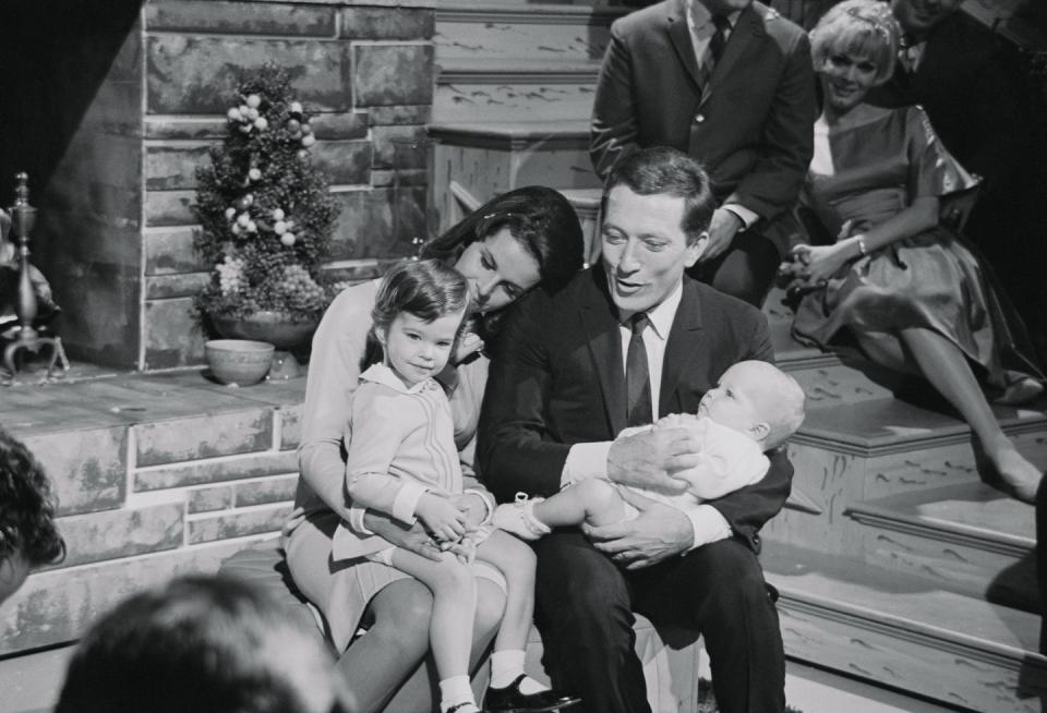 1965: Andy Williams brings his family on air