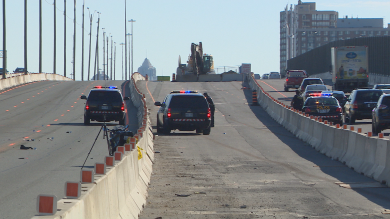 Man killed, woman injured in Hwy. 401 motorcycle crash