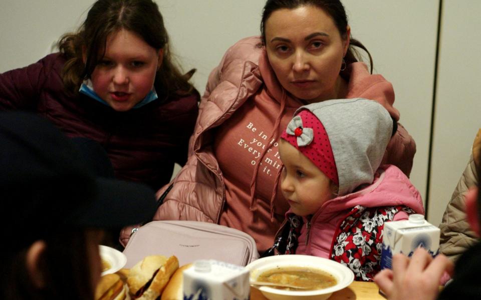 A family of refugees from Vinnytsia eat and rest at a welcome centre upon their arrival by train at Berlin's Hauptbahnhof central station, amid Russia's invasion of Ukraine, in Berlin, Germany, March 29, 2022. - REUTERS/Fabrizio Bensch