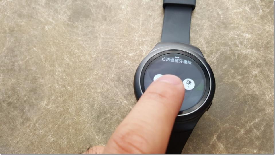 圓形錶面 Samsung Gear S2 動手玩 配戴更舒適 操作更人性