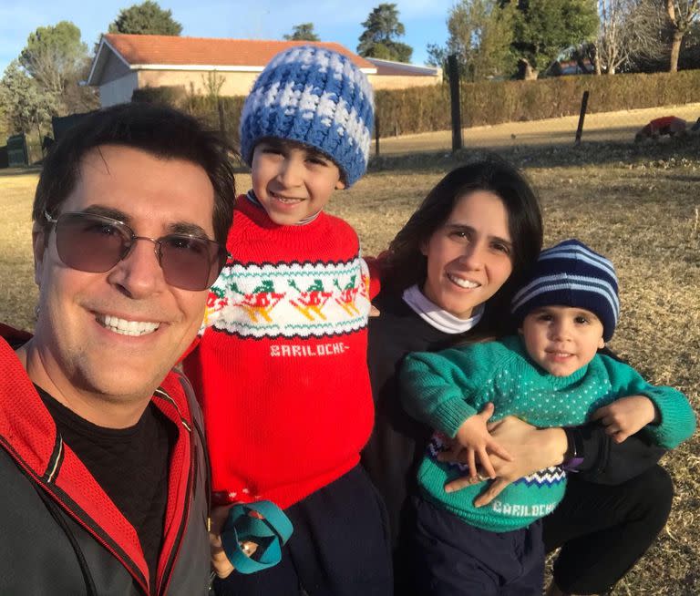 Lisandro Carret junto a su familia