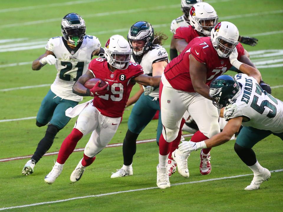 Arizona Cardinals running back Chase Edmonds (29) runs behind the block by offensive tackle Justin Murray (71) against Philadelphia Eagles linebacker T.J. Edwards (57) during the third quarter Dec. 20, 2020.