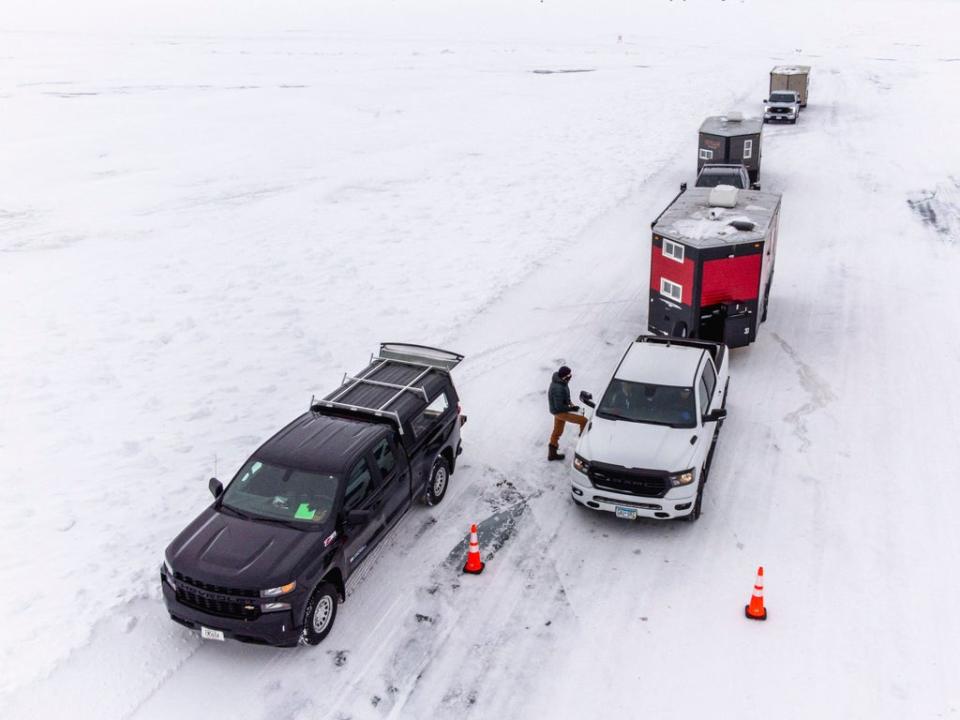 Vehicles crossing the Northwest Angle ice road at Lake of the Woods between Warroad and Angle Inlet, Minnesota (AFP via Getty Images)