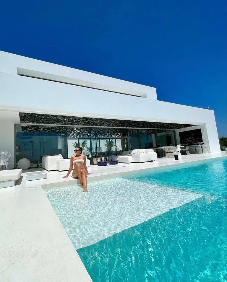 La espectacular residencia que el Kun y su novia alquilaron en Ibiza