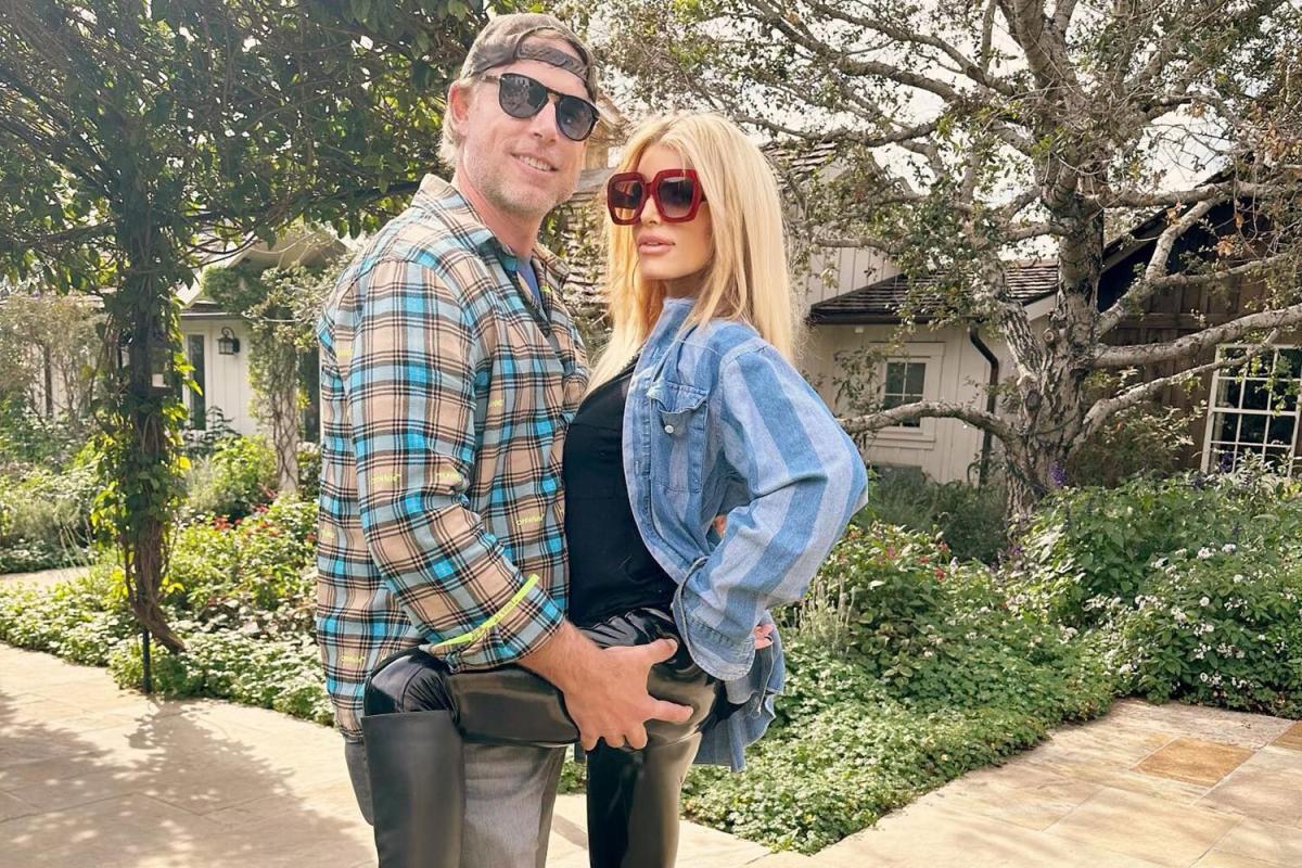 Jessica Simpson's husband Eric Johnson raises questions with intimate  message and photos