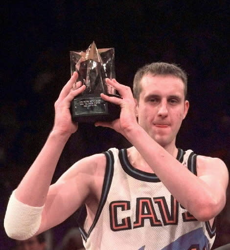 Cavaliers Retire Zydrunas Ilgauskas #11 Jersey