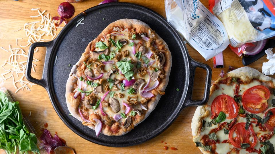 Best housewarming gifts: Lodge Pizza Stone