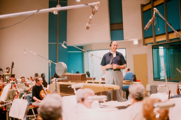 Henry Mancini en el estudio, en 1988