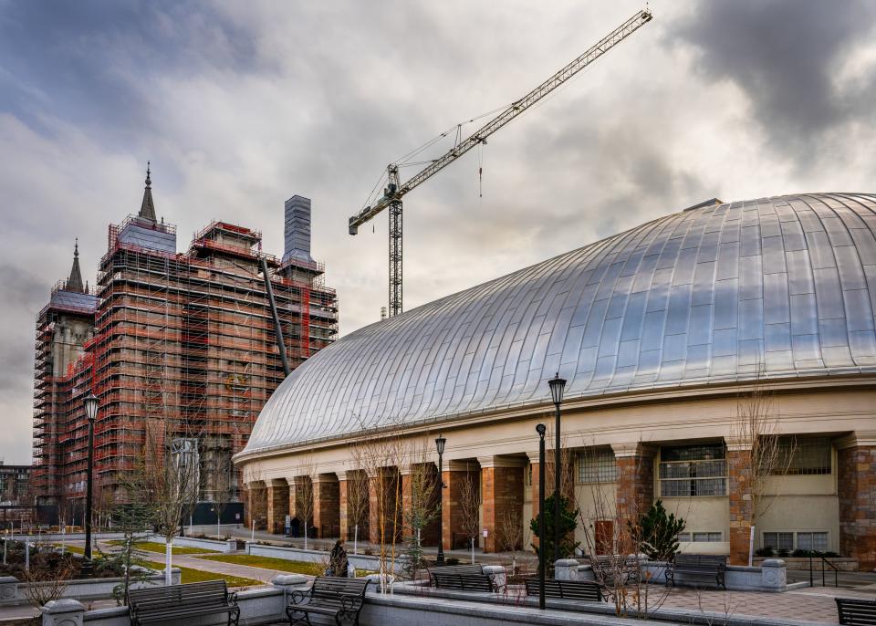 The Tabernacle and Salt Lake Temple of The Church of Jesus Christ of Latter-day Saints on Temple Square, Salt Lake City, Utah. | Eric C. Bunch