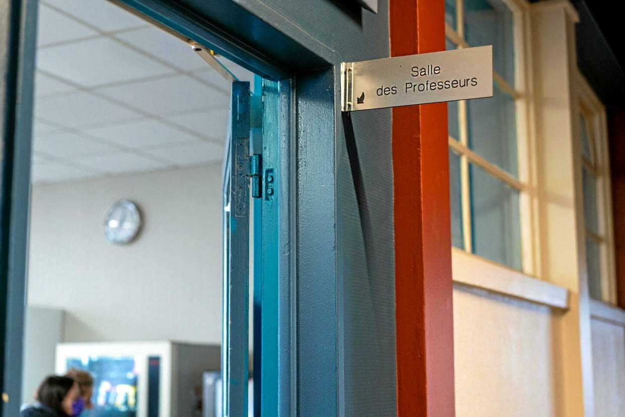 Les grévistes pointent la « perte » de soixante heures d'enseignement du fonctionnement de l'établissement, la suppression d'un des quatre postes de conseiller principal d'éducation et la vacance de plusieurs postes d'enseignant dans différentes matières en cette rentrée (image d'illustration).  - Credit:ALINE MORCILLO / Hans Lucas / Hans Lucas via AFP