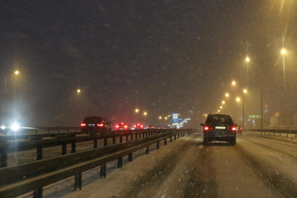 Bei Schneefall ist auf den Straßen besondere Vorsicht geboten. (Foto: Getty Images)
