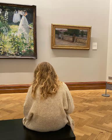 <p>Darren Le Gallo Instagram</p> Amy Adams' daughter Aviana at an art gallery in Ireland