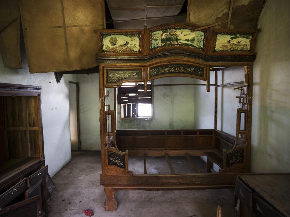 An abandoned home in Houtouwan, China.