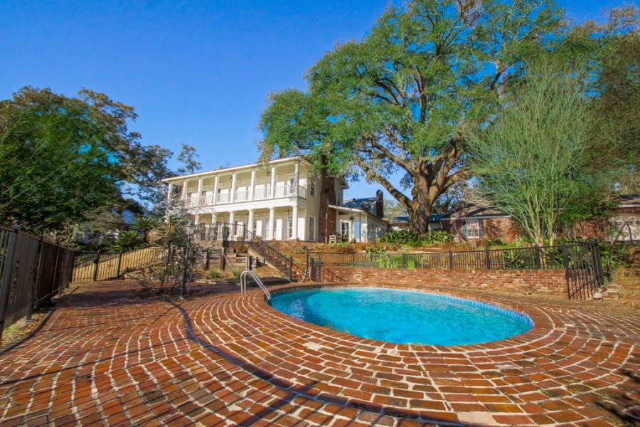 Luxurious Baton Rouge home on 6020 Highland Road (Photo Courtesy of Glenda Pollard of Pollard Partners Realtors)