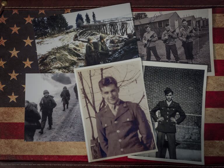 Fotos del excabo Wilbur Jack Myers, de 100 años, durante la Segunda Guerra Mundial en su casa de Hagerstown, Maryland  