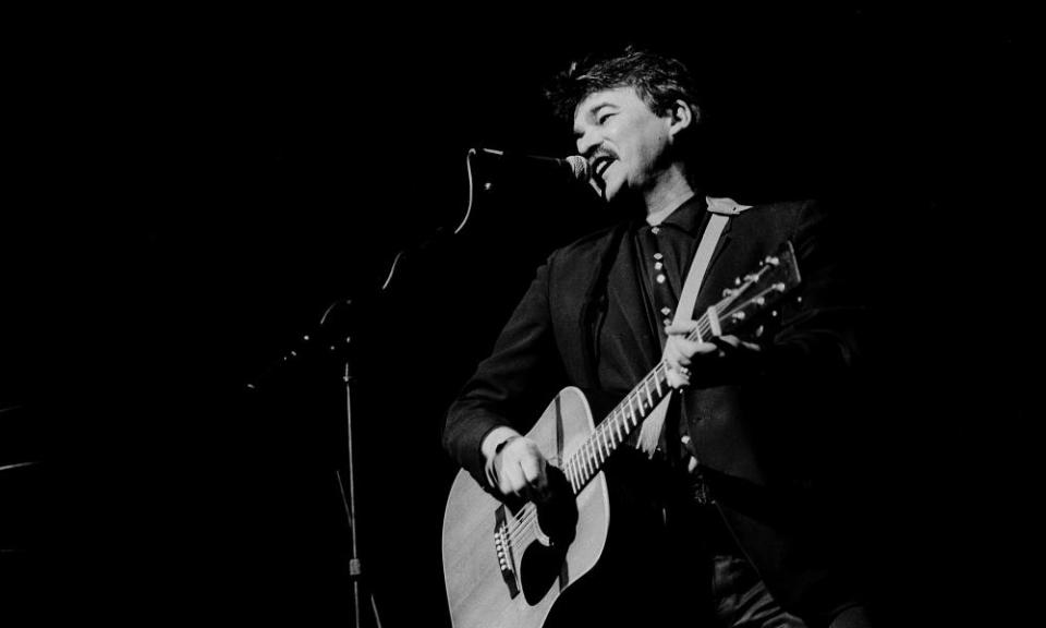 John Prine on stage in Chicago, 1985.