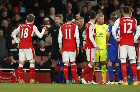 Britain Soccer Football - Arsenal v Leicester City - Premier League - Emirates Stadium - 26/4/17 Arsenal's Nacho Monreal, Mesut Ozil and Laurent Koscielny speak with referee Mike Jones after an incident involving Alexis Sanchez (not pictured) Action Images via Reuters / John Sibley Livepic