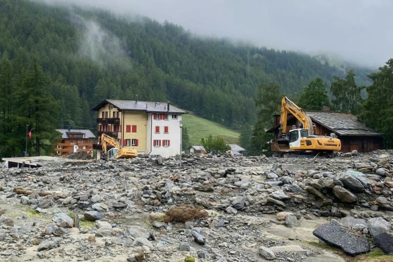 Nach den schweren Unwettern in der Schweiz ist ein sechstes Todesopfer gefunden worden. Wie die Polizei im Kanton Tessin am Mittwoch berichtete, wurde per Hubschrauber eine Leiche aus dem Fluss Maggia geborgen. (Handout)