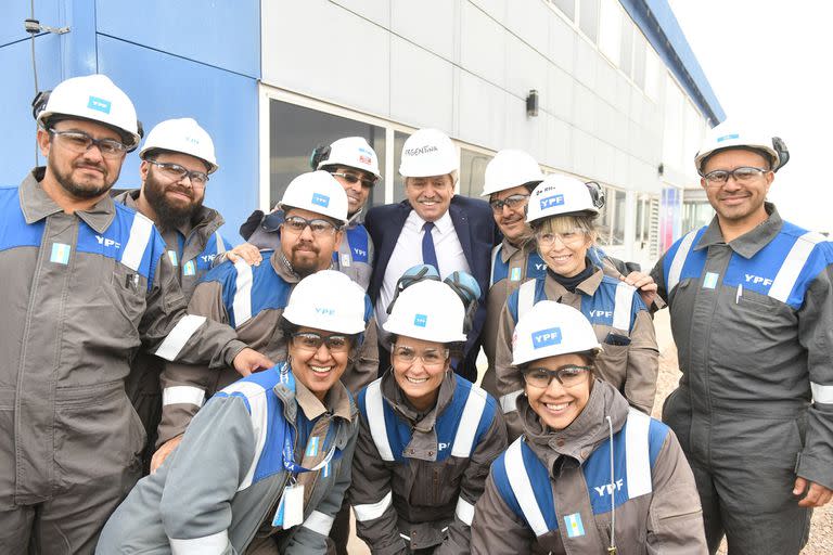 Alberto Fernández  en el yacimiento Loma Campana en Vaca Muerta, provincia de Neuquén, al anunciar la puesta en marcha de la construcción del gasoducto Néstor Kirchner