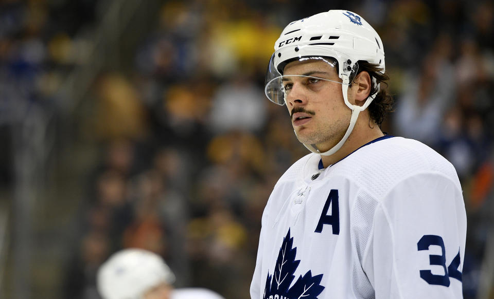 PITTSBURGH, PA - NOVEMBER 16: Auston Matthews #34 of the Toronto Maple Leafs looks on in the first period during the game against the Pittsburgh Penguins at PPG Paints Arena on November 16, 2019 in Pittsburgh, Pennsylvania. (Photo by Justin Berl/Icon Sportswire via Getty Images)