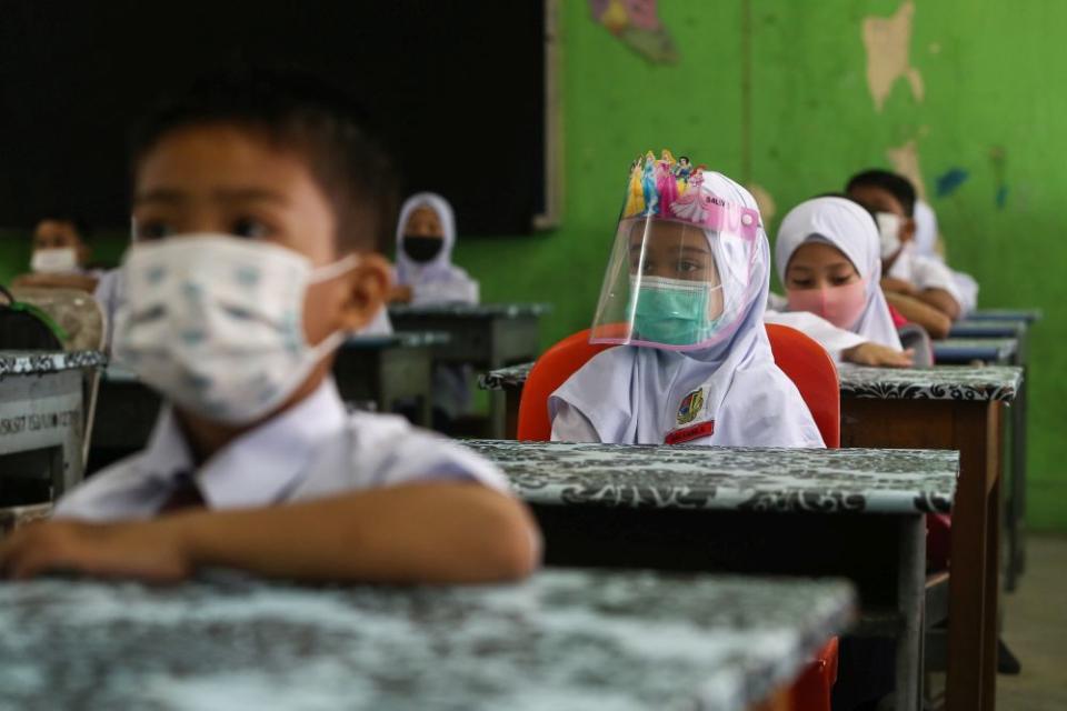 Sekolah Kebangsaan Section 7 students on their first day back at school in Shah Alam July 22, 2020. — Picture by Yusof Mat Isa