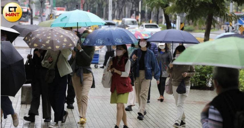 本周台灣北部及東半部地區有局部短暫雨。（示意圖／劉耿豪攝）